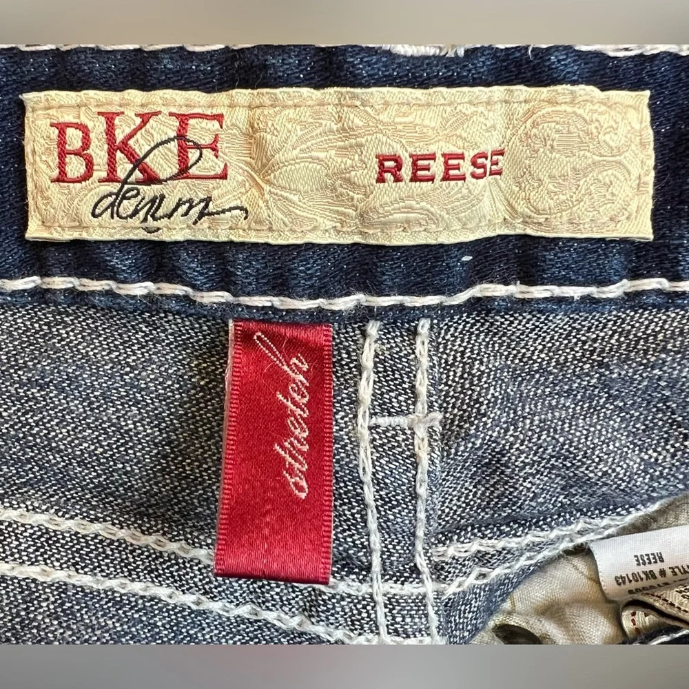 BKE Denim Reese Stretch Siz 28 Capri Cropped Short Thick Stitching Western Bling